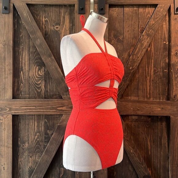 NWT Jessica Simpson  Standard Ruched Front Halter Neck One Piece Swimsuit - Picture 5 of 12